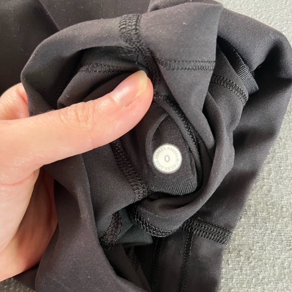 LULULEMON black biker spandex shorts size 0 - Picture 2 of 4
